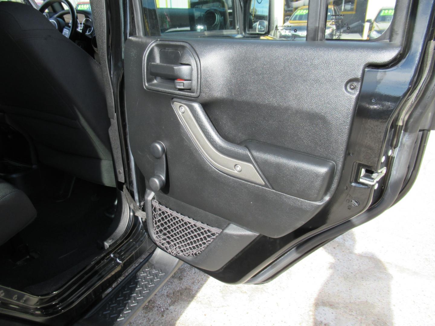 2017 Black /Black Jeep Wrangler UNLIMITED SPORT (1C4BJWDG1HL) with an 3.6L V6 F DOHC 24V engine, Automatic transmission, located at 1511 North Shepherd Dr., Houston, TX, 77008, (281) 657-1221, 29.798361, -95.412560 - 2017 JEEP WRANGLER UNLIMITED SPORT VIN: 1C4BJWDG1HL517754 1 C 4 B J W D G 1 H L 5 1 7 7 5 4 4 DOOR WAGON/SPORT UTILITY 3.6L V6 F DOHC 24V GASOLINE REAR WHEEL DRIVE W/ 4X4 - Photo#12